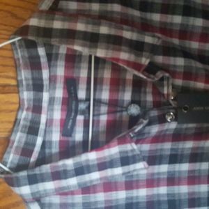 John Varvatos Large snap shirt. 100% Cotton. Slim fit.